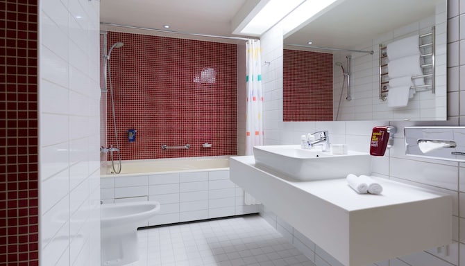 Park Inn by Radisson Pulkovskaya Hotel & Conference Centre St Petersburg - Suite Bath
