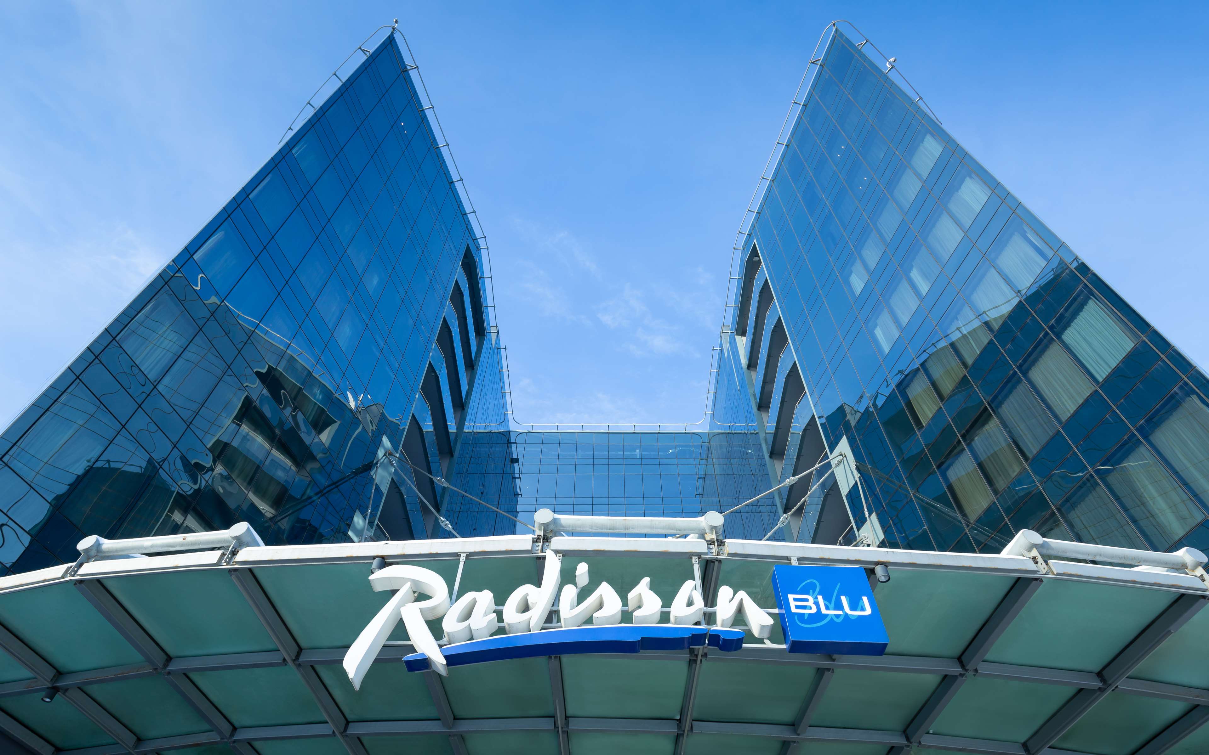 Самарская 1 москва гостиница рэдиссон. Блю москва. Radisson blu sheremetyevo airport. Блю москва. Блю москва.