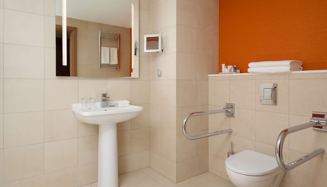 Cosmos Selection Moscow Sheremetyevo Airport Hotel, a member of Radisson Individuals - Guest room bathroom