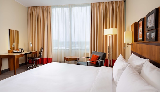 Cosmos Selection Moscow Sheremetyevo Airport Hotel, a member of Radisson Individuals - Guest room urban style