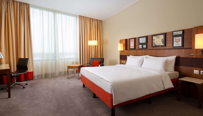 Cosmos Selection Moscow Sheremetyevo Airport Hotel, a member of Radisson Individuals - Executive Room - business lounge access