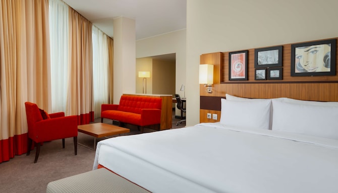 Cosmos Selection Moscow Sheremetyevo Airport Hotel, a member of Radisson Individuals - Suite - business lounge access