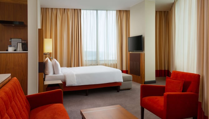 Cosmos Selection Moscow Sheremetyevo Airport Hotel, a member of Radisson Individuals - Suite - business lounge access