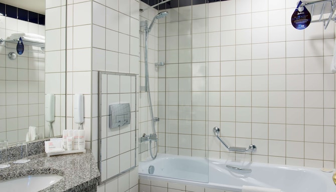 Radisson Royal Hotel, St. Petersburg - Bathroom