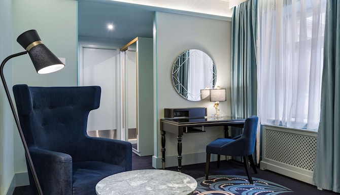 Radisson Royal Hotel, St. Petersburg - Premium Room living area