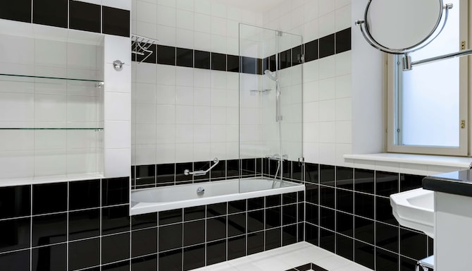 Radisson Royal Hotel, St. Petersburg - Suite 2nd bathroom