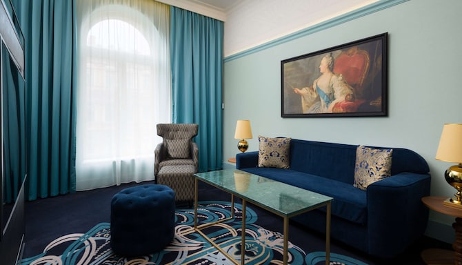 Radisson Royal Hotel, St. Petersburg - Suite living room