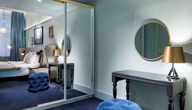 Radisson Royal Hotel, St. Petersburg - Suite wardrobe & dresser