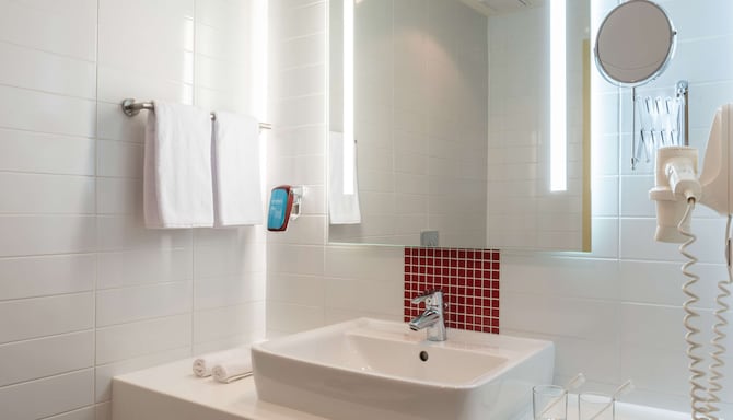 Cosmos Volgograd Hotel, a member of Radisson Individuals - Guest room bathroom