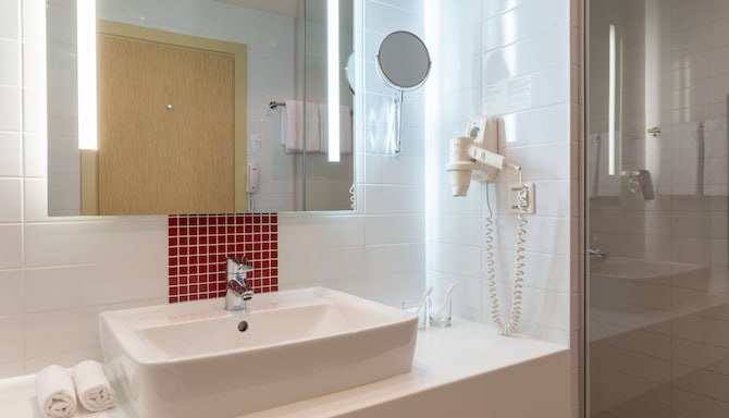 Cosmos Volgograd Hotel, a member of Radisson Individuals - Guest room bathroom