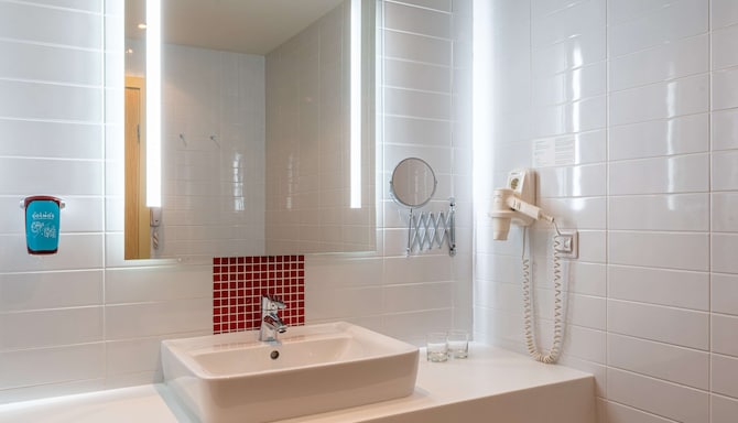 Cosmos Volgograd Hotel, a member of Radisson Individuals - Suite bathroom