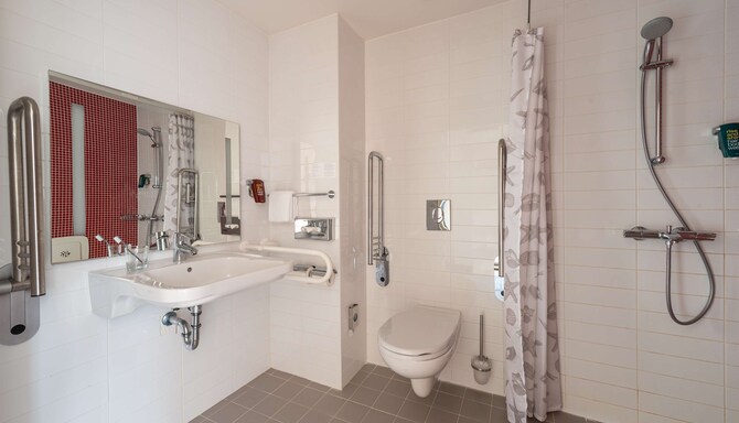 Cosmos Yaroslavl Hotel, a member of Radisson Individuals - Accessible bathroom