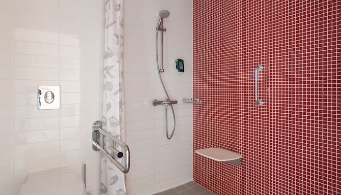 Cosmos Yaroslavl Hotel, a member of Radisson Individuals - Accessible bathroom