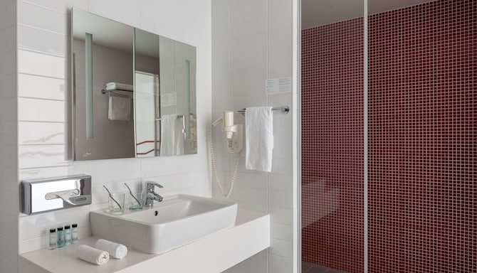 Cosmos Yaroslavl Hotel, a member of Radisson Individuals - Suite bathroom