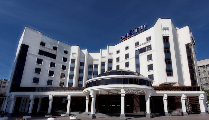 Park Inn by Radisson, Ekaterinburg — отель снаружи