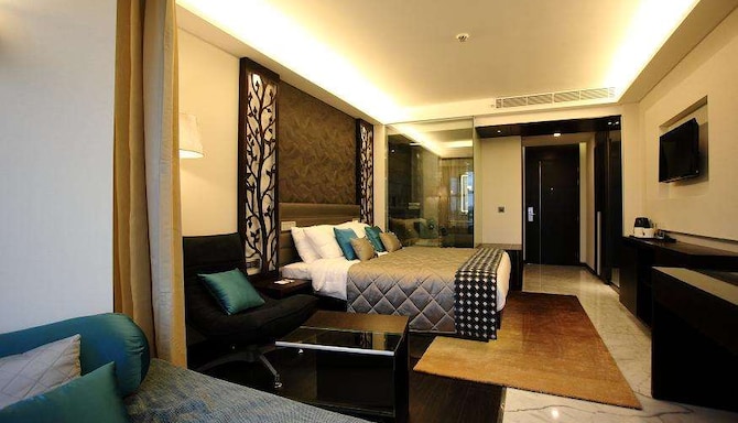 Country Inn & Suites by Radisson, Bengaluru Hebbal Road - Business Class Room
