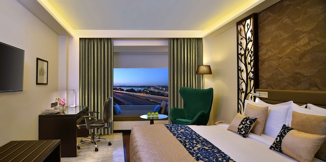 Country Inn & Suites by Radisson, Bengaluru Hebbal Road - Business Class Room