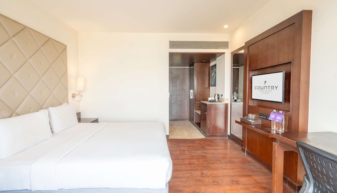 Country Inn & Suites by Radisson, Bhiwadi - King Bedroom Detail