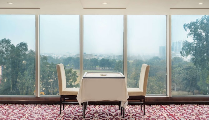 Country Inn and Suites by Radisson, Bhiwadi - Carrom Game