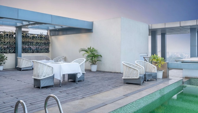 Country Inn and Suites by Radisson, Bhiwadi - Rooftop Restaurant