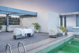 Country Inn and Suites by Radisson, Bhiwadi - Rooftop Restaurant