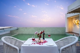 Country Inn and Suites by Radisson, Bhiwadi - Rooftop Romantic Dinner Poolside