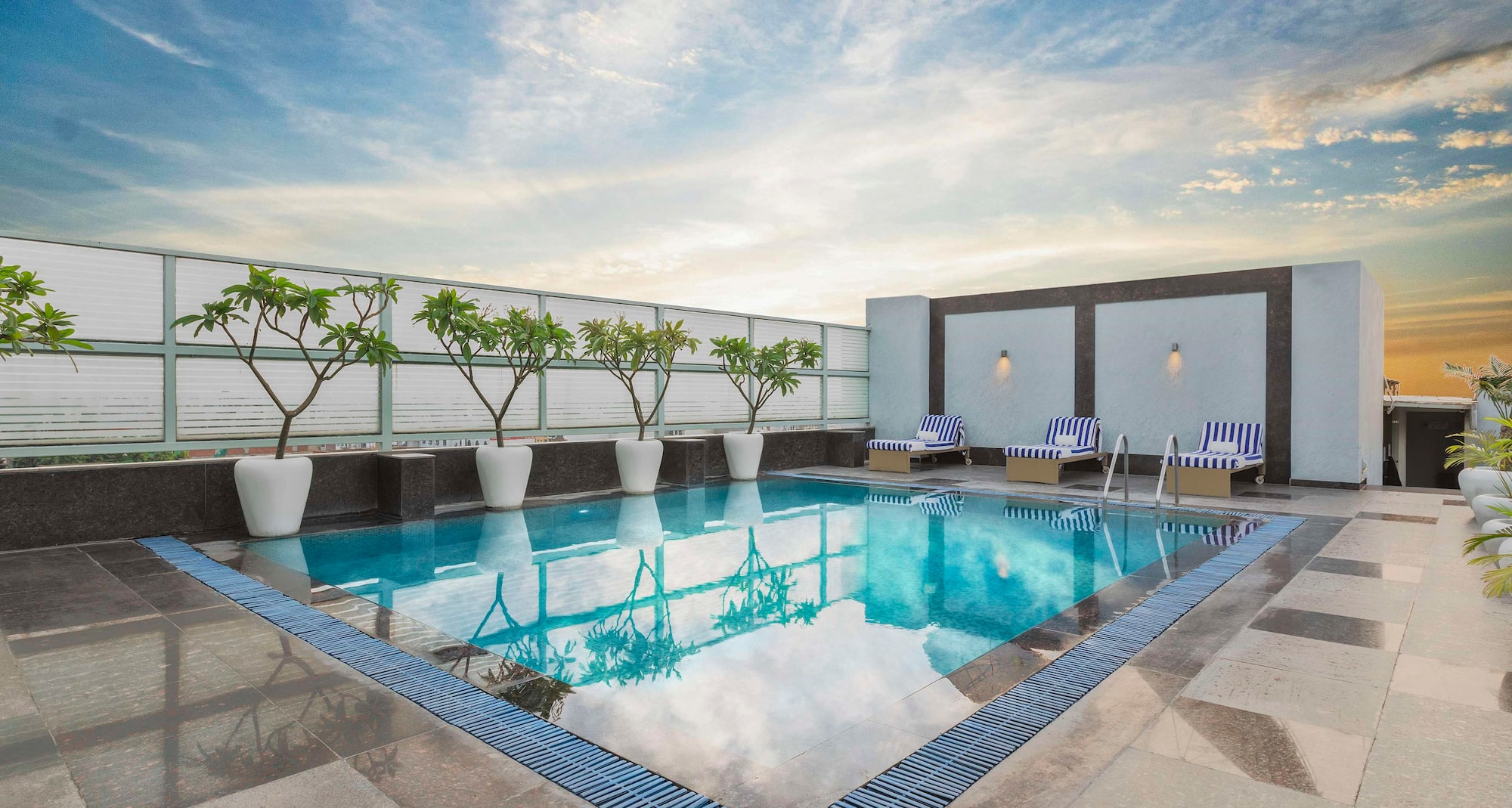 Country Inn & Suites by Radisson, Gurgaon Sector 12 - Pool