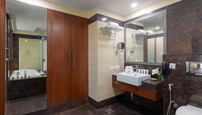 Country Inn & Suites by Radisson, Gurgaon Sector 12 - Suite