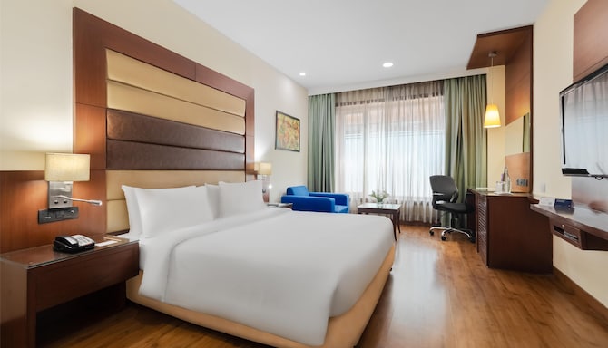 Country Inn & Suites by Radisson, Gurgaon Sector 12 - Suite Bedroom