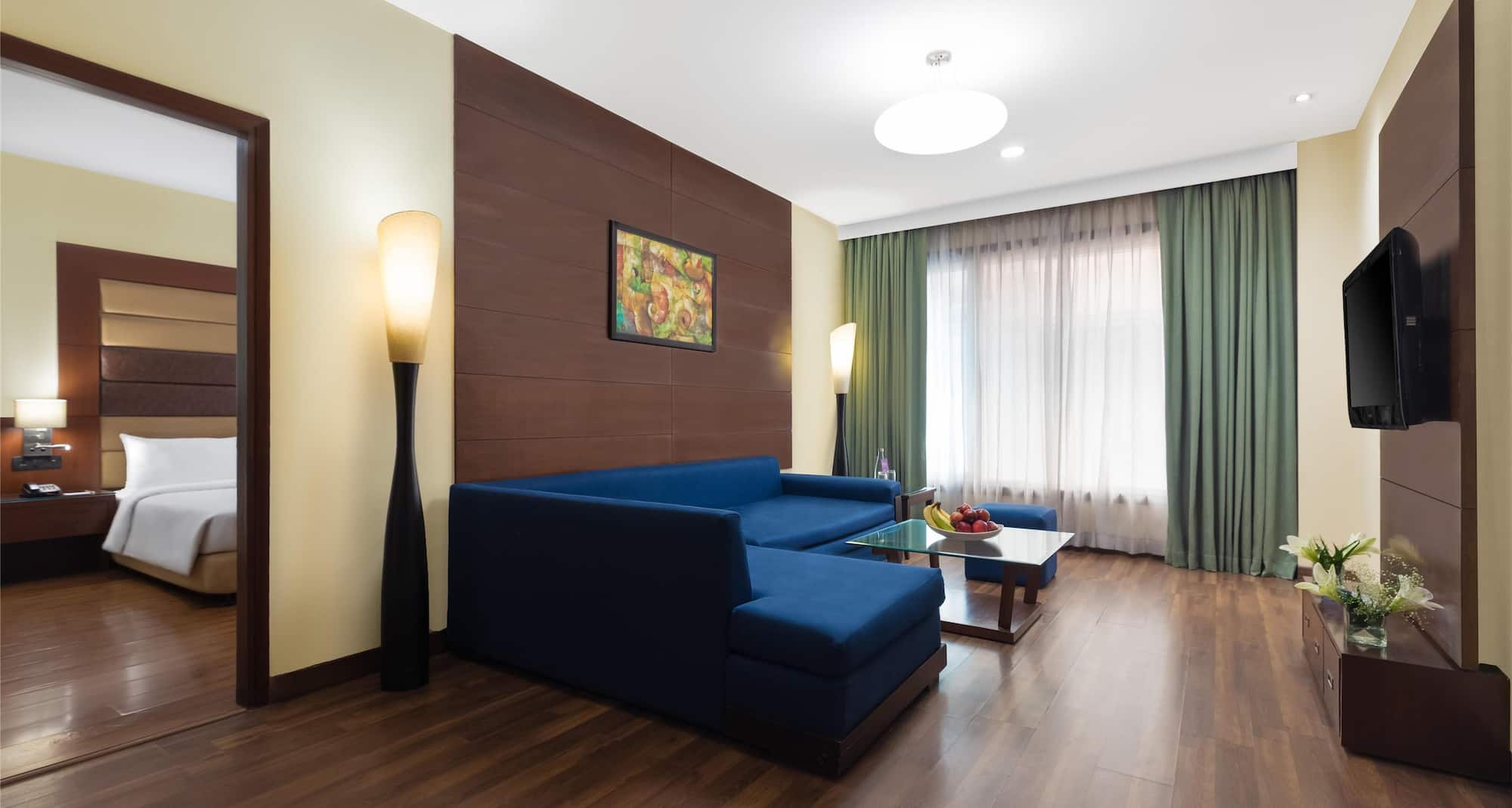 Country Inn and Suites by Radisson, Gurgaon Sector 12 - Suite Living Room