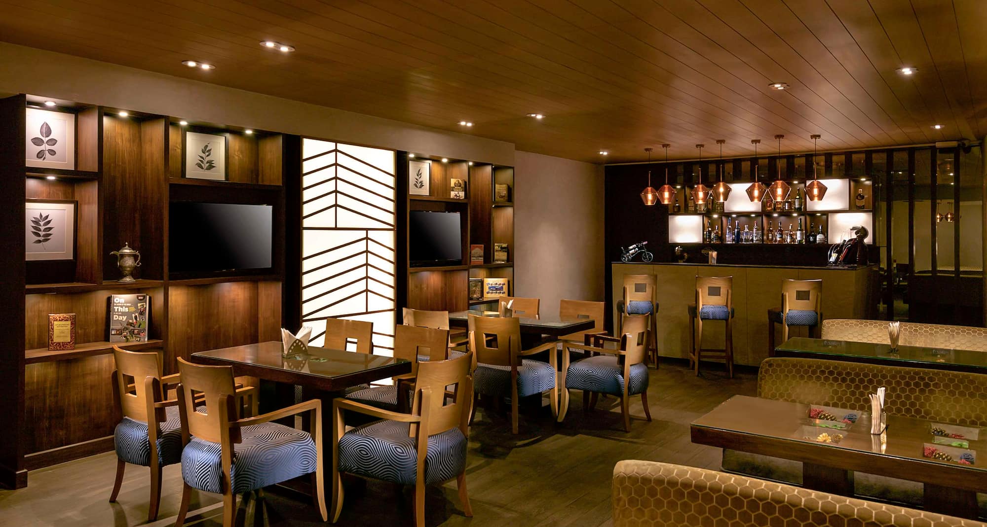 Country Inn & Suites by Radisson, Jammu - Aabshaar Bar