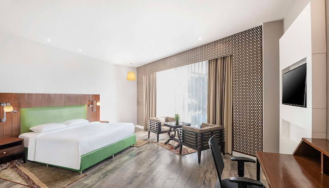 Country Inn & Suites by Radisson, Jammu - Suite bedroom