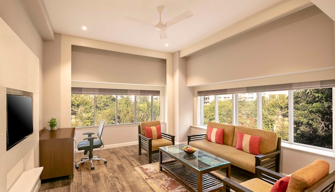 Country Inn & Suites by Radisson, Jammu - Suite living room