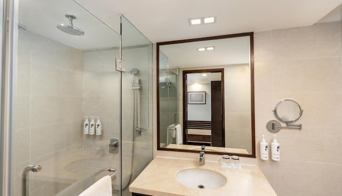 Country Inn & Suites By Radisson, Kota - Deluxe Bathroom