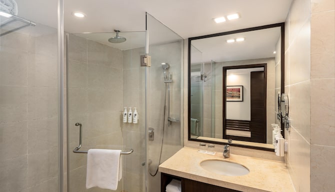 Country Inn & Suites By Radisson, Kota - Superior Bathroom