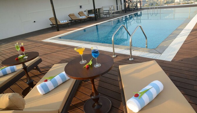Country Inn andamp; Suites by Radisson, Kota - Swimming Pool