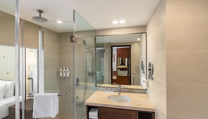 Country Inn & Suites By Radisson, Kota - Suite Bathroom