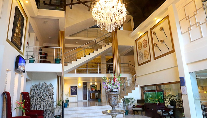 Country Inn & Suites by Radisson, Mussoorie - Lobby