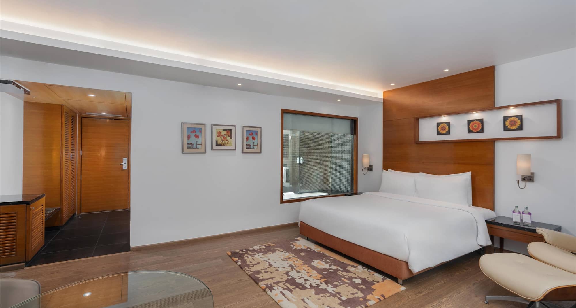 Country Inn and Suites by Radisson, Navi Mumbai - Deluxe bedroom