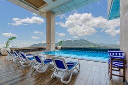 Country Inn and Suites by Radisson, Navi Mumbai - Swimming Pool