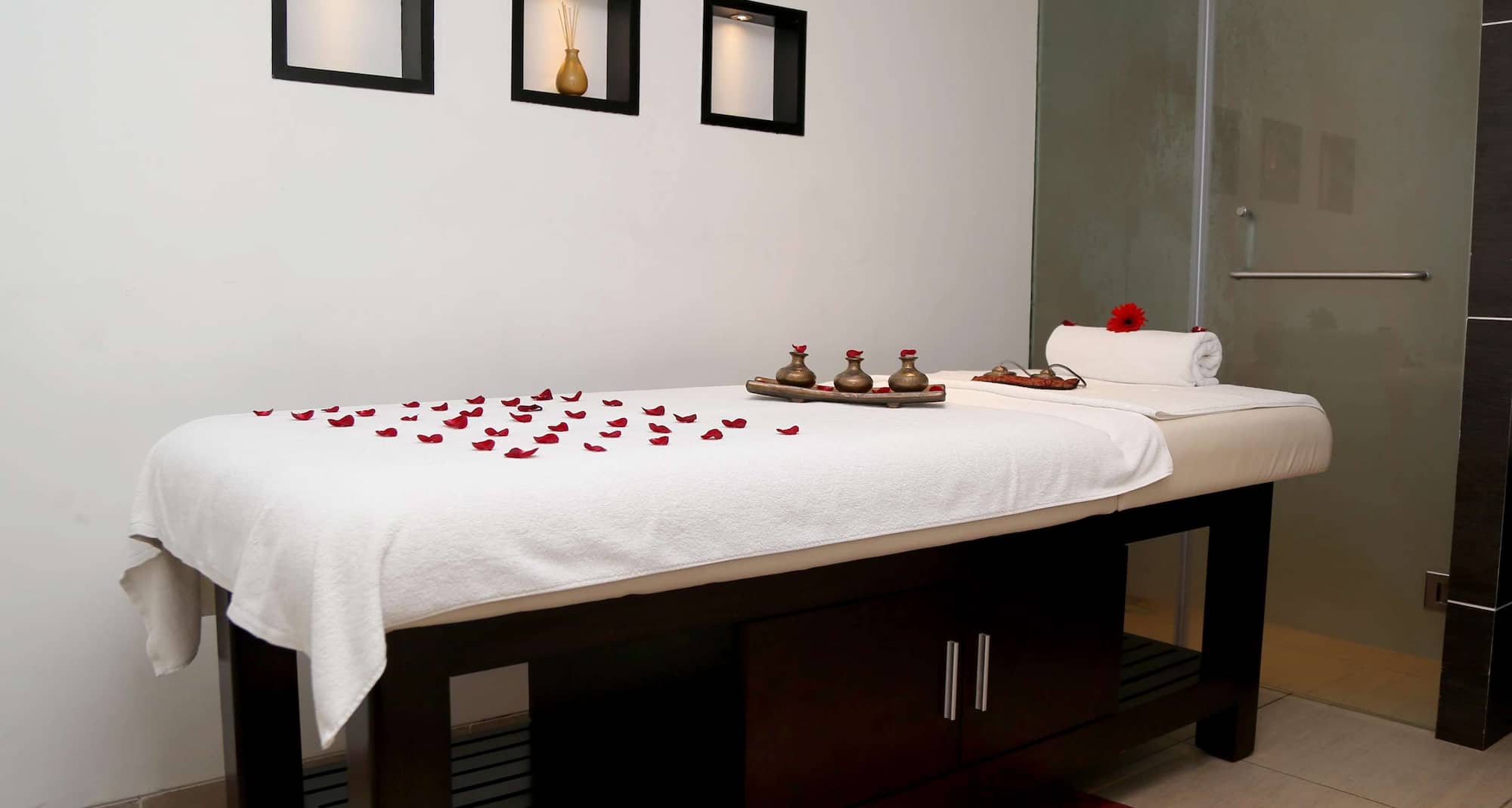 Country Inn and Suites by Radisson, Navi Mumbai - Spa