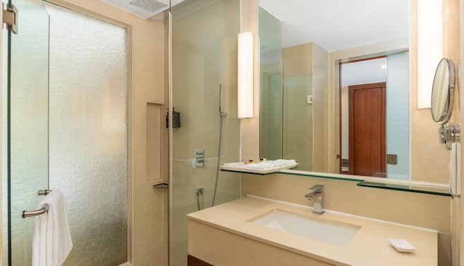 Country Inn & Suites By Radisson, Sahibabad - Bathroom