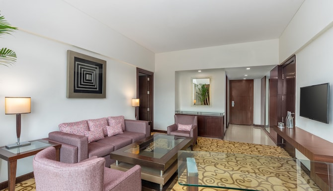 Country Inn & Suites By Radisson, Sahibabad - Suite Living Room