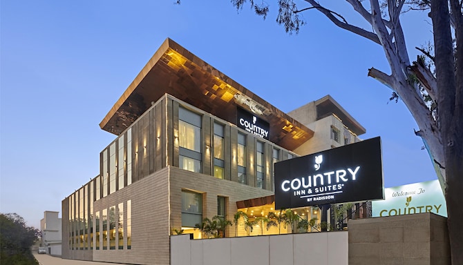 Country Inn & Suites by Radisson, Zirakpur - Hotel Front