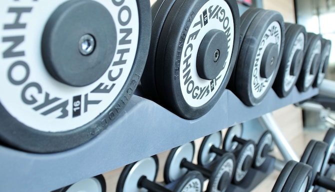 Country Inn and Suites by Radisson, Zirakpur - Gym free weights