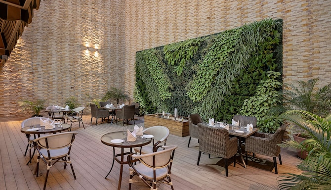 Country Inn & Suites by Radisson Zirakpur - Coffee Shop