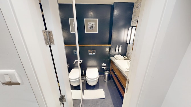 Country Inn & Suites by Radisson, Zirakpur - Suite bath