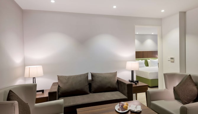 Country Inn & Suites by Radisson Zirakpur - Suite