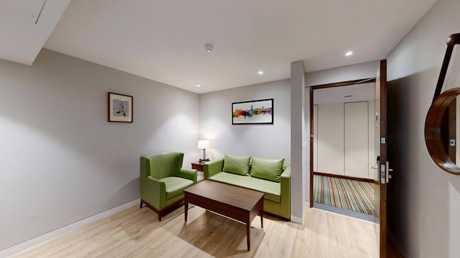 Country Inn & Suites by Radisson, Zirakpur - Suite room