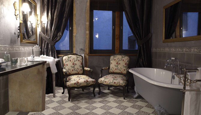 Cour des Loges by Radisson Collection - Room